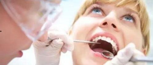 网红吃东西牙齿酸痛