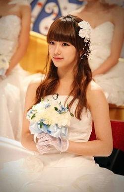 90后明星低胸,时尚还是争议？